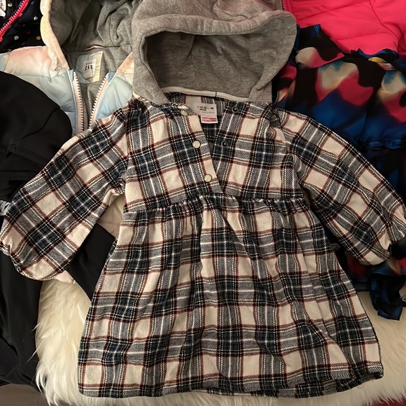 18 to 24mth assortment Zara, Nike, Osh Kosh, Gap, Nicole Miller… - Picture 5 of 6